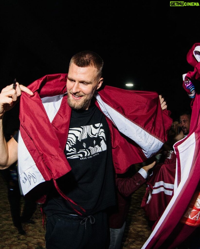 Kristaps Porziņģis Instagram - what a world cup. what a TEAM. PALDIES mūsu faniem! Mūsu zeme - Latvija 🇱🇻 Manila, Philippines