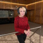 Kristina Orbakayte Instagram - ОзвучАние (озвучивание) фильма в святая святых-тон студии «Мосфильма», в первый раз я попала сюда в 11 лет с «Чучело», а дальше и с многими любимыми ролями! Продолжаю создавать образы)) 🎞️ #кристинаорбакайте #кино Киноконцерн "Мосфильм"