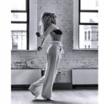 Kristina Orbakayte Instagram - С нежностью, ваша перелётная птица 🕊️💋