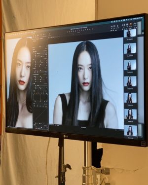 Krystal Jung Instagram - ❤️🖤 @tsubaki.kr #츠바키 💆🏻‍♀️