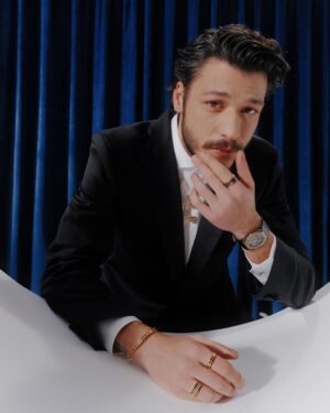 Kubilay Aka Instagram - Şimdiden herkese sevgi ve sağlıkla dolu yeni bir yıl dilerim. 🌲🎊
Bulgari&Elle

#Bulgari #BulgariJewelry #BulgariWatches #MoreThanAWish

Proje Yöneticisi: @denizunaldi 
Fotoğraf: @umurozcan 
Moda Editörü: @yagmurkural_ 
Proje Editörleri: @busesaray @duyguhaksun 
Saç: @huseyinacikgoz 
Makyaj: @hazalocal 
Moda Editörü Asistanları: @alpcelebj @busracevjk