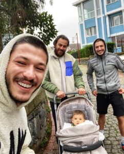 Kubilay Aka Instagram - Anneyi evde bıraktık... 🤟🏽😎🧿