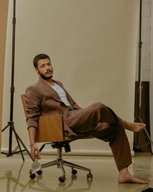 Kubilay Aka Instagram - BeMan.☕️ Röportaj: @cansubayyrak
Fotoğraf:@jiyankizilboga
Styling: @sennurrsuzen 
Makyaj: @cireneroz