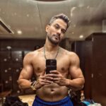 Kunal Khemu Instagram - Lookin at the week ahead from different angles 😉