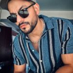 Kunal Khemu Instagram - Monday tera rang blue kisne decide kiya ? #socho #mondayblues ?