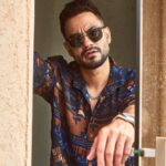 Kunal Khemu Instagram - Caption mae kya rakha hai.. photo hi dekh lo 😉