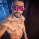 Kunal Khemu Instagram - Self photo shoots to Selfie photo shoots 😎