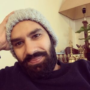 Kunal Nayyar Instagram - This is your experience on this earth. This is your expression of this life. And YOU have two choices — You can either live it in an egoistic, selfish, exclusive, negative, and judgemental manner—- or—- you can live it in a loving, generous, positive, humorous, and all inclusive manner. Never forget, YOU have the power within you to choose your way. And you don’t have to wait- you don’t have to rely on anyone else- there are no excuses- you can start today, this very second. It’s time. It’s time to come home to your true self, and become the source of light that makes everything around you brighter:)