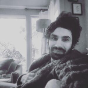 Kunal Nayyar Instagram - This weekend people I love, lost their loved ones. Grandmothers, mothers, cousins, and friends. That coupled with Memorial Day and the countless who have lost their lives for their country. Death is inevitable. It is coming for us all. Once you can truly recognize your own mortality, and realize the clock is ticking every day- wouldn’t you forgive the person that wronged you? Love the person who hated you? Spend all your time in laughter, and making the world a better place? The only thing guaranteed in this life is that at some point we are going to become fertilizer for the soil. Everything in between is up to us. So today, let go of all the small things that we spend so much time in life fussing over, and remind yourself you are capable of so much more than you think you are... I love you. #namaste