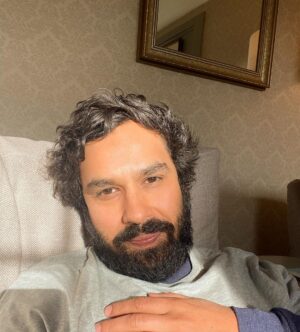 Kunal Nayyar Instagram - If you’re struggling right now, I’m just sending you a little peace, from my heart to yours.