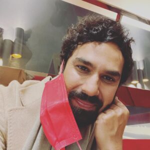 Kunal Nayyar Instagram - Another day, another plane, another airport. But this time I’m coming home to Dilli meri jaan;) butter chicken, kebabs, taash, black label, mom and dad and cousins and family and love. Can’t wait #delhi
