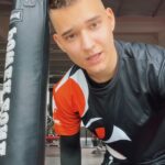 Kurban Omarov Instagram - Омар не теряет время. Каждый из нас знает, что физическая активность помогает нам оставаться здоровыми и энергичными, но почему именно спорт. Он помогает развивать силу и выносливость, что весьма полезно в наше время, согласитесь? Во-вторых, спорт - это еще и нагрузка эмоциональная, когда надо расслабиться, снять стресс и улучшить настроение, идем на тренировку. Наконец, спорт - это отличный способ общения с другими людьми. И это отличная возможность в принципе изменить свою жизнь. Что особенно актуально сейчас для новых регионов нашей страны. Когда люди говорят о том, что 300 миллионов на развитие спорта в Донбассе, которые выделяет правительство на закупку оборудования - это типа «некуда девать деньги», нет! Это важный момент для этих людей, чтобы была возможность вернуться к нормальной, здоровой, адекватной жизни. Ко всему нужно подходит комплексно. Спорт - очень важный аспект нашей жизни. Он развивает волю и характер, поэтому в моей семье все занимаются регулярно. Уверен, у вас тоже найдется много примеров того, как менялась жизнь, если кто-то серьезно брался за спорт. Посмотрите хотя бы на Костомарова. Он же нереальный человечище! С огромным желанием жить, видели его тренировки после операций?