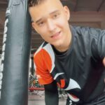 Kurban Omarov Instagram - Омар не теряет время. Каждый из нас знает, что физическая активность помогает нам оставаться здоровыми и энергичными, но почему именно спорт. Он помогает развивать силу и выносливость, что весьма полезно в наше время, согласитесь? Во-вторых, спорт - это еще и нагрузка эмоциональная, когда надо расслабиться, снять стресс и улучшить настроение, идем на тренировку. Наконец, спорт - это отличный способ общения с другими людьми. И это отличная возможность в принципе изменить свою жизнь. Что особенно актуально сейчас для новых регионов нашей страны. Когда люди говорят о том, что 300 миллионов на развитие спорта в Донбассе, которые выделяет правительство на закупку оборудования - это типа «некуда девать деньги», нет! Это важный момент для этих людей, чтобы была возможность вернуться к нормальной, здоровой, адекватной жизни. Ко всему нужно подходит комплексно. Спорт - очень важный аспект нашей жизни. Он развивает волю и характер, поэтому в моей семье все занимаются регулярно. Уверен, у вас тоже найдется много примеров того, как менялась жизнь, если кто-то серьезно брался за спорт. Посмотрите хотя бы на Костомарова. Он же нереальный человечище! С огромным желанием жить, видели его тренировки после операций?