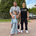 Kurban Omarov Instagram – Жизнь интересная штука. Никогда не знаешь, что будет завтра, но всегда с предвкушением ждёшь этого. 

Я например люблю когда она круто меняется, скоро вы узнаете ещё одну новость…

Но перед этим я собрал своих детей и провел с ними прекрасный день.