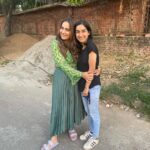 Kusha Kapila Instagram - Sukhee is yours today. A film so special, so sweet, so endearing that when I will look back at this time 20 years down the line, my heart will only and only be filled with joy. A huge congratulations to our director @sonal_d_joshi who led us with so much heart and love throughout the film. Your vision is so clear and what you want from your actors, so precise. I can’t wait to see everything you create. Thanks for not laughing on a single joke of mine, though. Serves me right for distracting your actors. To our Sukhee @theshilpashetty, this film is all you. The softness and the life you bring to Sukhee is the heart of this film. The world will see a new Shilpa, I know. and haan, thanks for treating me like a real-life friend 🥹 To my kuttis @pavleen_gujral @dilnazirani, there is so much to learn from you both. It was my pleasure to play your friend and never end the banter even when the camera said cut. Thanks for entertaining my lame jokes. behind Sonal’s back of course. Dilnaaz, your pichwada joke however takes the cake. To @theamitsadh, you are magic, so effortless, so smooooooth, so charming on screen and IRL. Ab samajh aaya kyun hota hai pyaar. Pls don’t kill me. To @chaitannyachoudhry, to play Guru is a huge undertaking, one that you put both your mind and heart to. The nuance you bring to this character is proof of your talent and I wish you everything and more. To @maahijain1707, proof’s in the pudding, not a single review forgets to mention you. An actor of your caliber at your age, it’s rare. Congratulations for the life ahead of you. meher maasi loves you💜 To @itsjyotikapoor, every time you arrive on screen (it’s an arrivationnnnn), the screen lights up. Your comic timing is impeccable as is your screen presence. I wish we get to work together and this time, in a scene together 💜 To my team of ADs, love you so much and thankyou for letting me roast y’all endlessly. Y’all be the best future filmmakers and live your dream lives. Last but not the least, definitely not the least, our producers, @ivikramix @vijash, thank you, thank you, thank you and a million times, thank you🌸