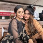 Kusha Kapila Instagram - Sukhee is yours today. A film so special, so sweet, so endearing that when I will look back at this time 20 years down the line, my heart will only and only be filled with joy. A huge congratulations to our director @sonal_d_joshi who led us with so much heart and love throughout the film. Your vision is so clear and what you want from your actors, so precise. I can’t wait to see everything you create. Thanks for not laughing on a single joke of mine, though. Serves me right for distracting your actors. To our Sukhee @theshilpashetty, this film is all you. The softness and the life you bring to Sukhee is the heart of this film. The world will see a new Shilpa, I know. and haan, thanks for treating me like a real-life friend 🥹 To my kuttis @pavleen_gujral @dilnazirani, there is so much to learn from you both. It was my pleasure to play your friend and never end the banter even when the camera said cut. Thanks for entertaining my lame jokes. behind Sonal’s back of course. Dilnaaz, your pichwada joke however takes the cake. To @theamitsadh, you are magic, so effortless, so smooooooth, so charming on screen and IRL. Ab samajh aaya kyun hota hai pyaar. Pls don’t kill me. To @chaitannyachoudhry, to play Guru is a huge undertaking, one that you put both your mind and heart to. The nuance you bring to this character is proof of your talent and I wish you everything and more. To @maahijain1707, proof’s in the pudding, not a single review forgets to mention you. An actor of your caliber at your age, it’s rare. Congratulations for the life ahead of you. meher maasi loves you💜 To @itsjyotikapoor, every time you arrive on screen (it’s an arrivationnnnn), the screen lights up. Your comic timing is impeccable as is your screen presence. I wish we get to work together and this time, in a scene together 💜 To my team of ADs, love you so much and thankyou for letting me roast y’all endlessly. Y’all be the best future filmmakers and live your dream lives. Last but not the least, definitely not the least, our producers, @ivikramix @vijash, thank you, thank you, thank you and a million times, thank you🌸