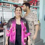 Kusha Kapila Instagram - aapko pehle kahi dekhaa… never mind Y’all are responsible for this video because y’all keep pointing it out. Thanks @varundvn for making this video and Natasha, must continue to look for more doppelgängers 🤣 Ferrari World, Abu Dhabi, UAE