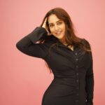 Kusha Kapila Instagram - happy international pan indian local pitampura gurugram bandra khar lokhandwala women’s day to all of you gilheris. roz jo mann mein aaye karo. mere toh excitement mein period hee aagaye👩‍🔧🤰🏽👩‍🌾👩‍🔬🧗‍♀️🏌️‍♀️⛹️‍♀️🧚‍♀️🚶‍♀️🕵️‍♀️💂‍♀️🙇‍♀️🧝‍♀️🦸‍♀️🤵‍♀️👯‍♀️🧕👩‍💻🤸‍♀️👩‍💼👷‍♀️🧏‍♀️🙍‍♀️👩‍🏫👩‍🏭🏃‍♀️🤾‍♀️👩‍✈️🧘‍♀️🚴‍♀️👩‍🍳🙅‍♀️🚣‍♀️🧛‍♀️👩‍🍼💆‍♀️💆‍♀️🧞‍♀️👩‍🚀👩🧍‍♀️👸🙋‍♀️👩‍⚖️🤹‍♀️🙎‍♀️👩‍🎓👩‍🚒🏄‍♀️🧖‍♀️👩‍⚕️💁🏼‍♀️🧙‍♀️🚵‍♀️🧔‍♀️👰‍♀️👩‍🎤🏊‍♀️🏋️‍♀️🙆🏼‍♀️👩‍🎨👳‍♀️💇‍♀️🧟‍♀️🤷🏼‍♀️👩‍🦯👩‍🦰🧎‍♀️👩‍🦱👩‍🦲👩‍🦳🤦‍♀️👩‍🦼👩‍🦽🤽‍♀️👩‍👩‍👧‍👧👩‍👩‍👧👩‍👩‍👦‍👦👩‍👩‍👦💃👭👫👩‍👩‍👧‍👦👩‍❤️‍💋‍👩🚺 picture credit: Netflix, TYFC Styled by - @manishamelwani @devanshi.15 Outfit - @coucoo Earrings - @lavgender Neckpiece - @swarovski