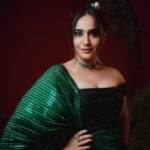 Kusha Kapila Instagram - when @josephradhik clicks you, you better pose 🤌🏽 (alt caption was Joseph checking light with me so he could click Gigi later🌝🤣)