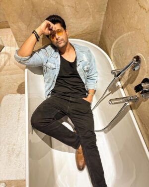Kushal Tandon Instagram - Promotion tired 🙃