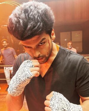 Kushal Tandon Instagram - Get ready to fight 🥊BARSATEIN