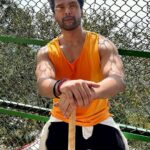 Kushal Tandon Instagram - Blessed birthday, trekked 24 kms to seek blessings from mata Rani on 7th day of Navratri , how lucky I am 😍✨,SARE BOLO JAI MATA DI 😇🙏 Vaishno Devi Bhavan Katra Jammu