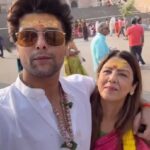 Kushal Tandon Instagram - You don’t marry someone you can live with. You marry the person who you cannot live without. Same goes for my maa abbuji , Happy 46th anniversary 🧿 विश्वास का यह बंधन यूं ही बना रहे, आपके जीवन में प्रेम का सागर यूं ही बहता रहे, दुआ है रब से सुख और समृद्धि से जीवन भरा रहे, You both make us believe in the word forever in love ❤️like I always say , main mandir kyu jawaaaaaan mere maa Bhaaap khudha hain 🔱✨ Togetherness always Stay blessed😇 Kashi Vishwanath Mandir II काशी विश्वनाथ मन्दिर II