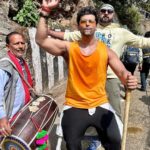 Kushal Tandon Instagram - Blessed birthday, trekked 24 kms to seek blessings from mata Rani on 7th day of Navratri , how lucky I am 😍✨,SARE BOLO JAI MATA DI 😇🙏 Vaishno Devi Bhavan Katra Jammu