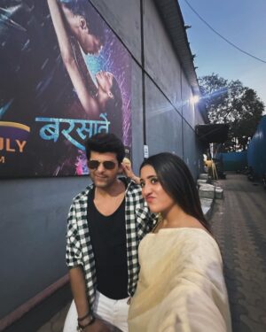 Kushal Tandon Instagram - Today we conclude this beautiful journey, our last shoot day for Barsaatein, a show that will always remain close to our heart…♥️

We are grateful for every cast and crew member who came together to make the magic happen and most importantly all of you, bas yunhi aapke pyaar ki barsaatein hamesha barkaraar rahe…🫶🏻

Thankyou @therealkushaltandon for being an incredible partner in this journey. 

And lastly, the lady with unparalleled vision and grit and determination. Thank you for everything @ektarkapoor Ma’am 
A special mention to @jaya_misra @tanusridgupta.. lots of love ❤️ @atifcam @nidhin.dp @muskan_bajaj02081987 ♥️
