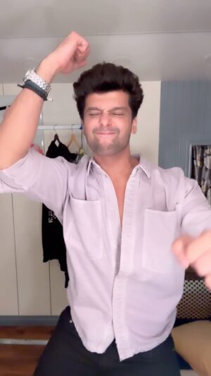 Kushal Tandon Instagram - Trying to be awake at night shifts 🙃