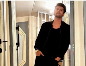 Kushal Tandon Instagram - Dear youngerself,

I wish to reassure you that everything will indeed be fine. You'll discover the inner strength to conquer your limitations and fears. Maintain your integrity and confidence, for in the future, you won't be haunted by the fear of darkness, the judgments of others, or the challenge of upholding your beliefs. Your unique journey will lead you, and you'll find guidance from the right people along your path.

When you look at yourself today, your heart will brim with pride and joy, knowing that you haven't merely won the admiration of countless individuals but also earned respect for your family. #ihavecomealongway #thankyouforcoming

Your future me  Thanku @ektarkapoor ma’am for tagging me in this Chain , I nominate @shivangijoshi18 @meet_bros_manmeet @harmeet_meetbros