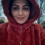 Kushboo Instagram - London !!!! Walking through its vibrant streets, surrounded by the rich history and dynamic culture, always brings a sense of comfort and belonging. The familiar sights and the friendly faces make it a city that resonates with me on a deep level. It's more than just a destination; it's a place that makes me feel at home. 🇬🇧❤️ #LondonLove #HomeSweetHome #CityComfort #EmbracingLondon