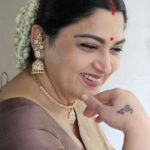 Kushboo Instagram - Love is when he still continues to bring that shy smile even after almost 29 yrs of togetherness ❤️❤️ #DressedForOccasion. #weddingseason