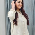 Kushboo Instagram - Simplicity can be quite captivating and enhancing the beauty from within. 🤎🤎🤎🤎