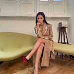 Kwon Yu-ri Instagram - 12월은 미리 유리크리스마스* 🎄🎁🖤👠✨