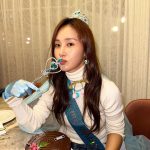 Kwon Yu-ri Instagram - 좋아하는 컬러가 뭐냐고 묻길래 민트 하늘 블루가 좋다고 했을뿐인데 ☃️💙 #gg4eva #티파니사랑둥이 #전날주문하고잠들었겠지 #로켓배송