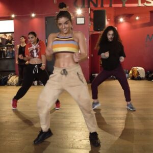 Kyle Hanagami Instagram - The energy last night was infectious. Thanks to all the dancers who came and left it all on the dance floor. 😍 I was gonna do a dad joke about being a sucker for you guys but I can’t bring myself to do it... link in bio

Dancers: @jadebug98 @elyssacueto @josephine.kylee 
Choreography: @kylehanagami 
Song: Sucker 
Artist: @nickjonas @kevinjonas @joejonas (aka @jonasbrothers)
Filmed by: @ryanparma at @mdcdance 
#dance #jonasbrothers #sucker #kylehanagamichoreography #jadeissoprettyiwannapunchmyselfintheface #imasuckerforyouguys