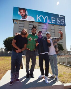 Kyle Harvey Instagram - SMYLE AGAIN WEEK ONE

TELL ME YOUR FAVORITE SONG :)