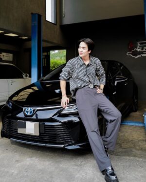 Kyutae Sim Instagram - ผมมาลองแต่ง Corolla Altis ในสไตล์ผม 

มาลุ้น!! มาเจอผมและรถที่ผมแต่งกันว่าจะเป็นยังไง ได้ที่ Toyota alive บางนา 11 ธันวานี้ ครับ 

#CorollaAltis #StreetNation #Toyota #ToyotaCulture #Carmeet