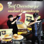 Kyutae Sim Instagram - อร่อยอิ่มหอมเนื้อแท้ฉ่ำ กับ CPBeefCheeseBurger ไปลองชิมกันนะทุกคนนนน #KyutaexCPBeefCheeseBurger