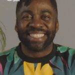 Lázaro Ramos Instagram - NOSSO FILME DE NATAL JÁ É TOP 1 NO @PRIMEVIDEOBR. 🥹🥳 E aí, já assistiu? Se viu, sabe que o natal lá fica bem diferente. Por isso, eu, @ingridguimaraes e @fabianakarlareal contamos como é o natal nas nossas casas. Na minha, música pro natal é @alcioneamarrom. E na de vocês? 👀👇🏾 #OPrimeiroNatalDoMundo, já está disponível no @primevideobr.