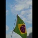 Lázaro Ramos Instagram - Foi bonito de ver. Minha prima passou rapidinho pelo Brasil só pra dizer o quanto os fãs e A BAHIA são importantes para ela e agradecer pelo apoio e carinho que esse público tem oferecido a ela ao longo da carreira. Mais bonito ainda foi ver que antes disso, a fundação dela, @beygood apoiou projetos sociais e empreendedores em Salvador, São Paulo e Rio de Janeiro, entregando uma bolsa de 25 mil reais para que pudessem se desenvolver, continuar com o trabalho e os estudos. A importância que a generosidade e carinho de uma das mulheres mais importantes do mundo tem para o fortalecimento de autoestima e potência de todas essas pessoas não se mede. Lindo demais! E olha onde que eu tava rsrsrs 😜
