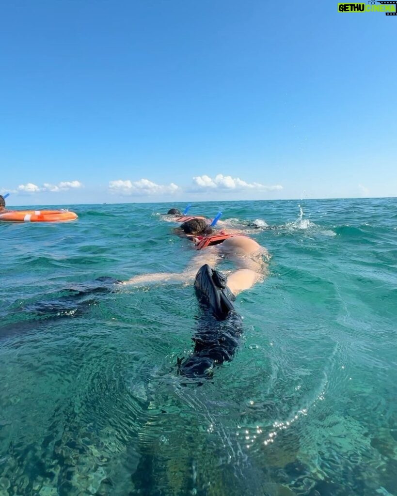 Léna Mahfouf Instagram - je suis sous l’eau en ce moment Tulum Beach , Mexico