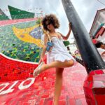 Léna Mahfouf Instagram – le mood à Rio: vivre d’amour, d’eau fraiche et de tongs @havaianaseurope 🩴 🇧🇷❤️🤸‍♀️
#havaianaswanderlust 
collaboration commerciale 
photographie retouchée Rio De Janeiro, Brazil
