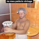Léo Belmonte Instagram - O banheiro é o charme KKKKK marca aqui seu amigo que sempre atrasa 🫠