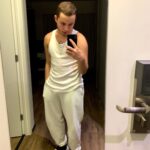 Léo Belmonte Instagram - alguém me fala um produtinho que derreta as catotas que ficam grudadas no espelho??? pfvvv Rio de Janeiro, Rio de Janeiro
