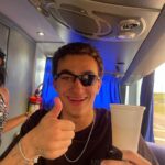 Léo Belmonte Instagram - feriado e tomorrowland foram doideraaa 🤪 sempre bom estar com meus colegas de escola davizin e cilindro, vulgos @guisetaoficial e @jeanpaulo_campos kkkkk special thanks @infinitastravel e @lucaslanes 🫶🏻