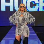 Lívia Andrade Instagram – Look especial do nosso #domingão 📺😎👑🐝