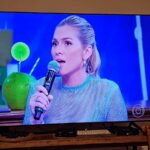 Lívia Andrade Instagram - Nosso Domingãoooooo de hoje! Continuo nos tons de azul , na praia e no palco 💙 #domingão #globo