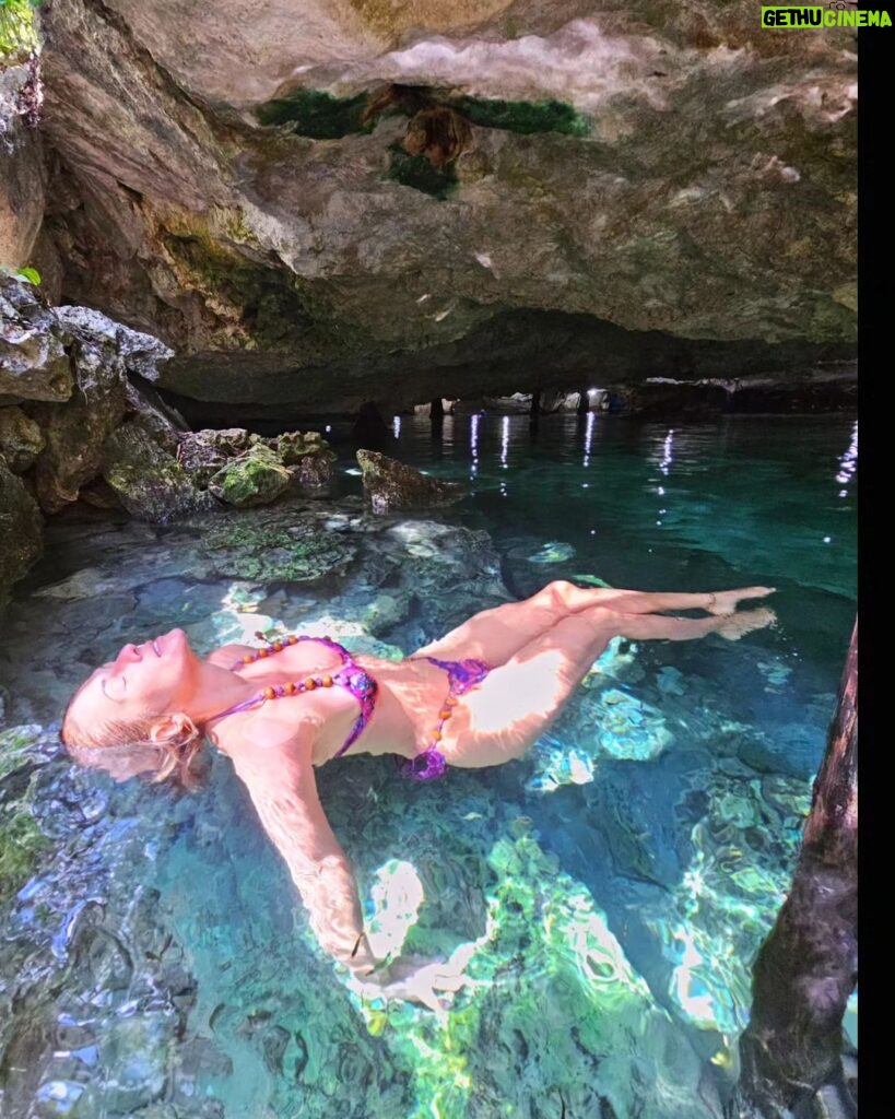 Lívia Andrade Instagram - Uma metamorfose ambulante... Minha energia vai se adaptando, corpo e alma transmutando... 🙌💙🌙🌟 #tulum #yaxmuul #cenote #mexico Yaxmuul-La Jungla Maya